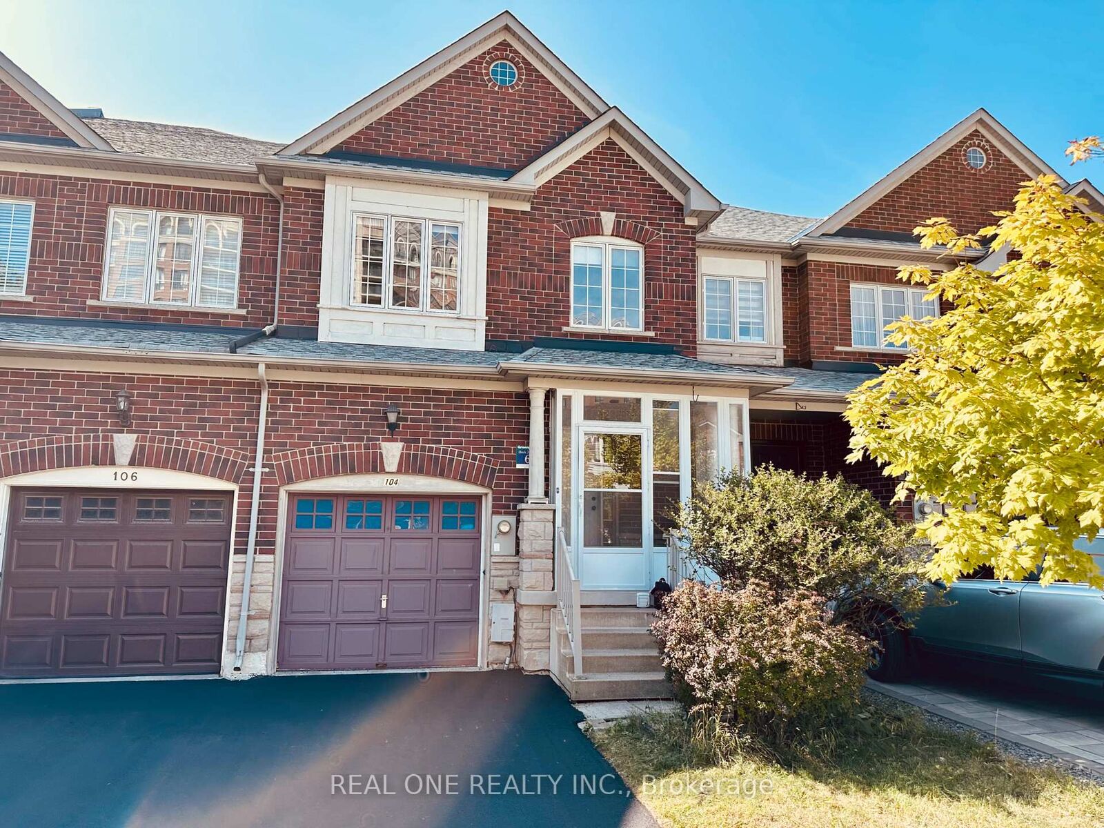 Property Photo: 104 Revelstoke Crescent ON L4B 4T4