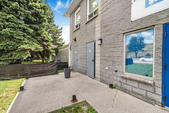 Property Photo:  1290 Stone Church Road E Upper  ON L8W 2C8 