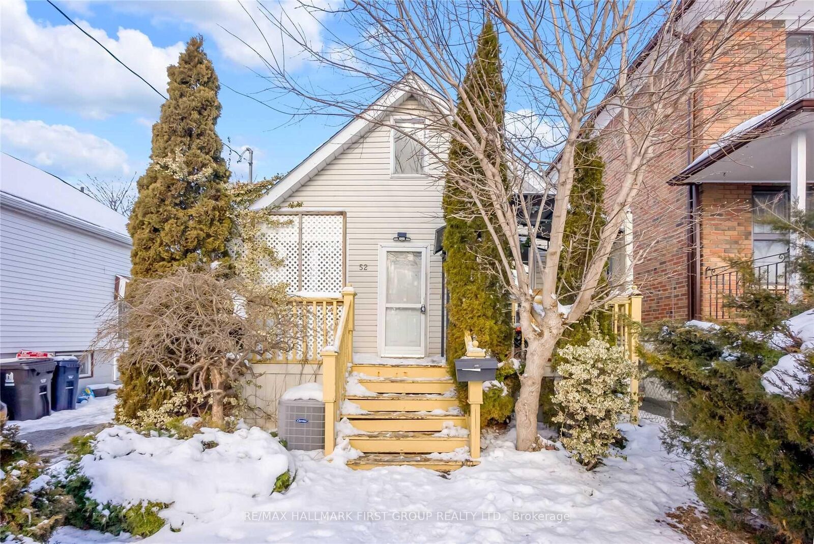 Property Photo:  52 Malta Street  ON M1N 2L4 