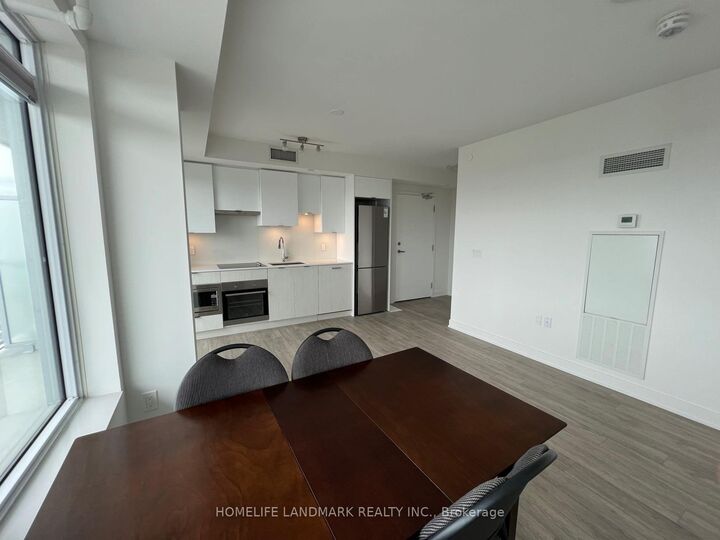 Property Photo:  99 Broadway Avenue 1903  ON M4P 0E3 