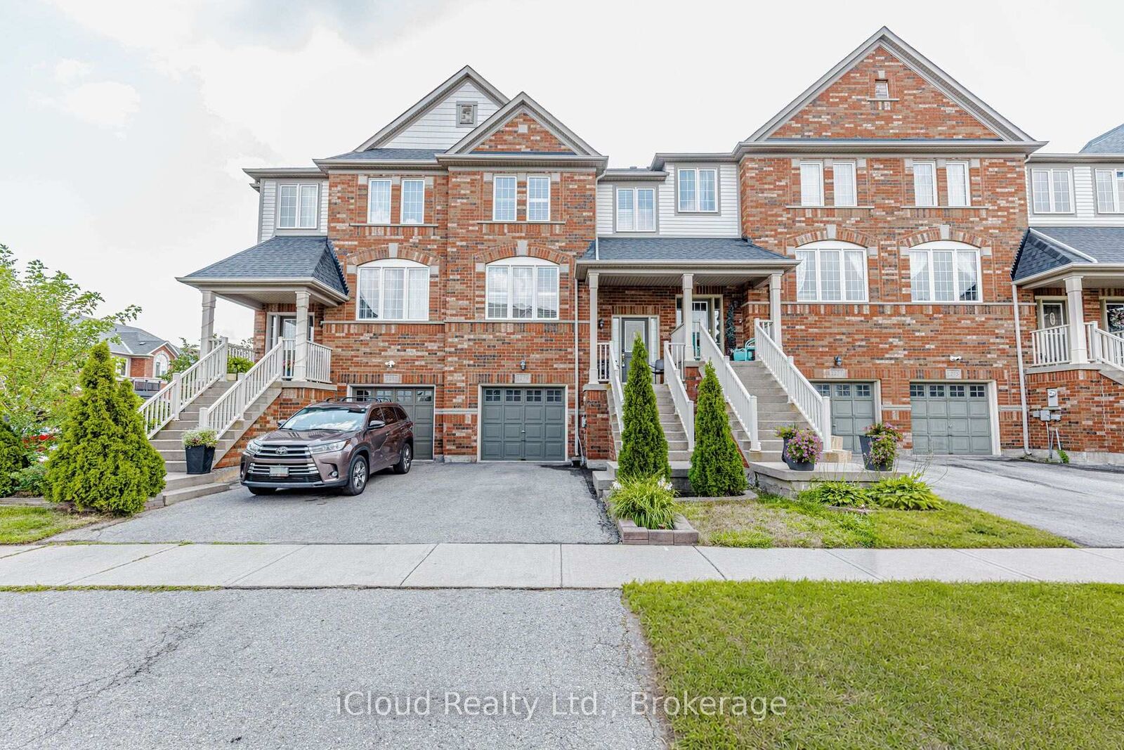 Property Photo: 1279 Lamont Crescent ON L9T 6W4