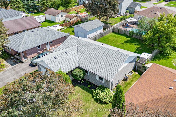 Property Photo:  9 Crestwood Avenue  ON K9V 6A7 