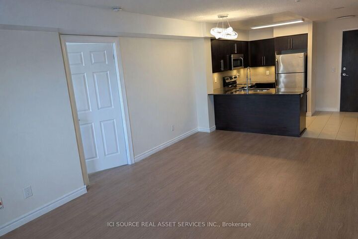 Property Photo: 73 King William Crescent 202 ON L4B 0C2