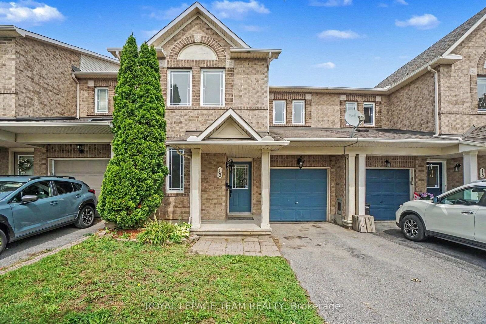 Property Photo: 13 Stoneleigh Street ON K2G 7A2