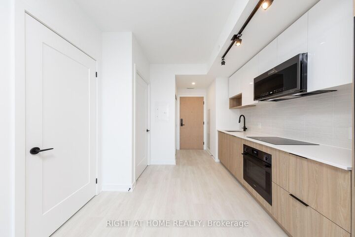 Property Photo:  5 Defries Street 2211  ON M5A 0W7 