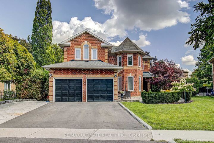 Property Photo: 351 Fairway Gardens ON L3X 1B4