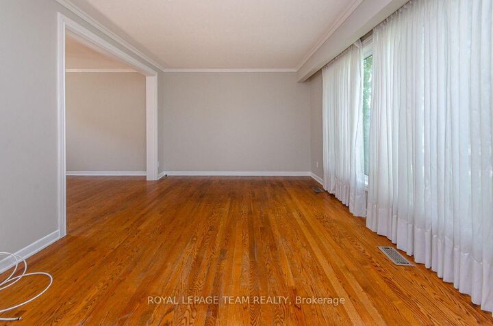 Property Photo:  1476 Claymor Avenue  ON K2C 1S6 