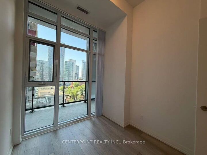 Property Photo: 400 King Street W 1117 ON M5V 0X8