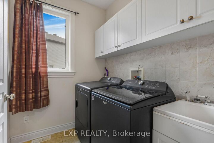 224 Topaze Crescent — photo 1