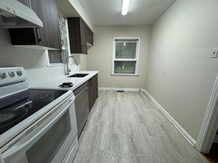 Property Photo:  27 Grantbrook Street  ON M2R 2E6 