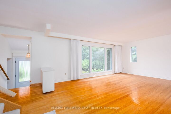Property Photo: 44 Amelia Street ON L4M 1M6