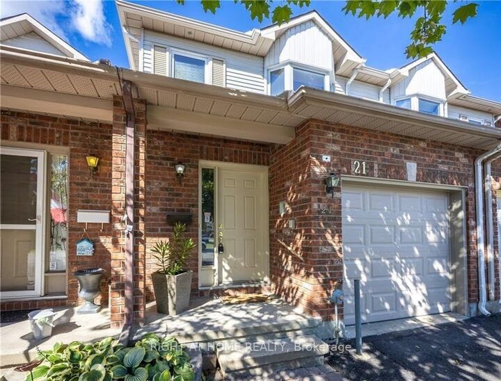 Property Photo: 21 Grenadier Way ON K2J 4L3