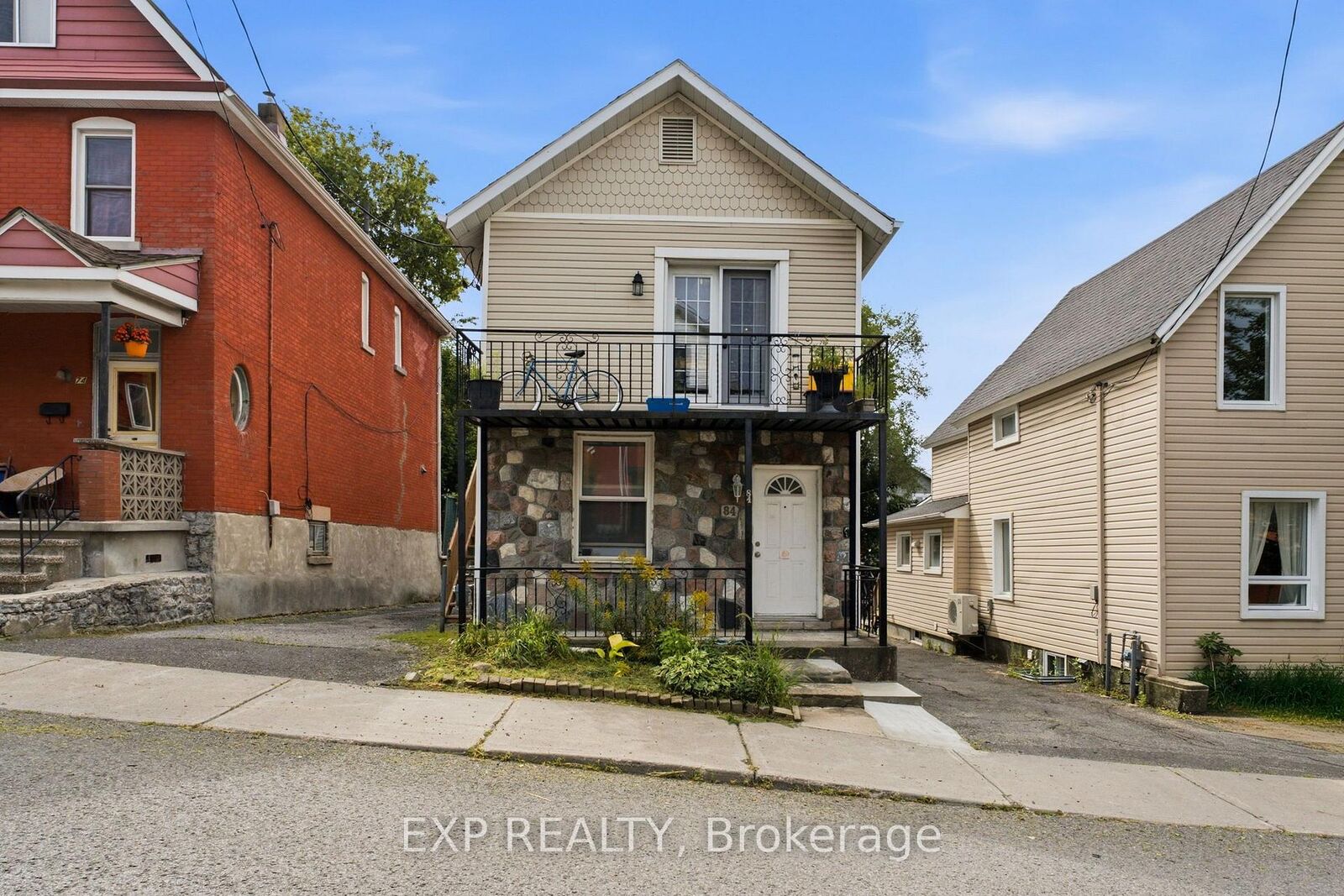 Property Photo:  84 Anderson Street  ON K1R 6T7 