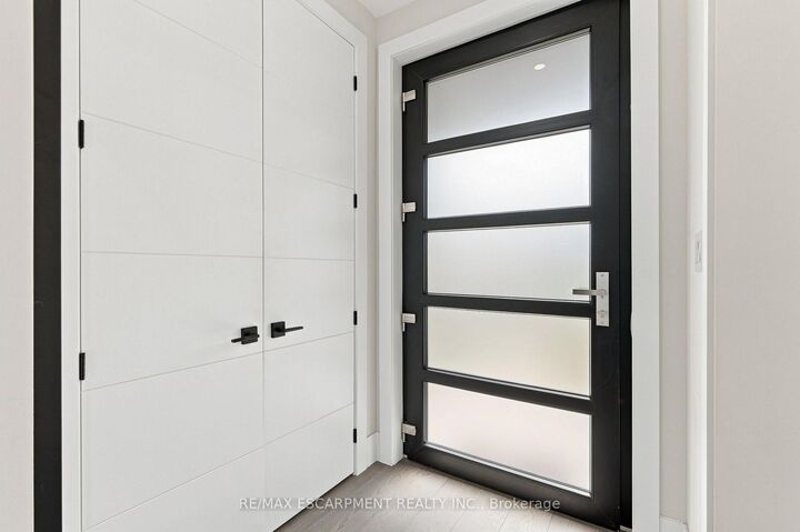 Property Photo: 1181 Ogden Avenue ON L5E 2G8