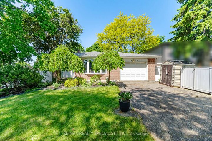Property Photo: 3673 Fieldgate Drive ON L4X 2J8