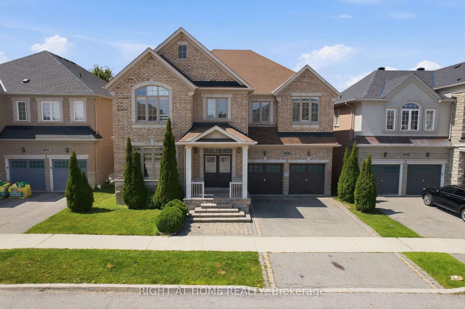 Property Photo: 4713 Thomas Alton Boulevard ON L7M 0K5