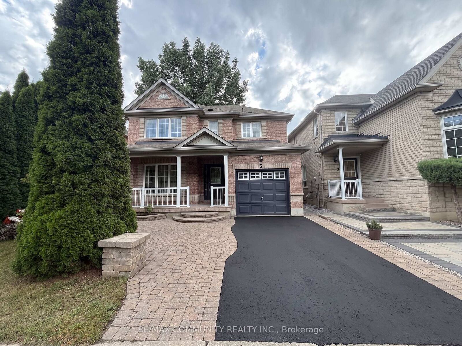 Property Photo: 5 Canoe Crescent ON M1X 1X9