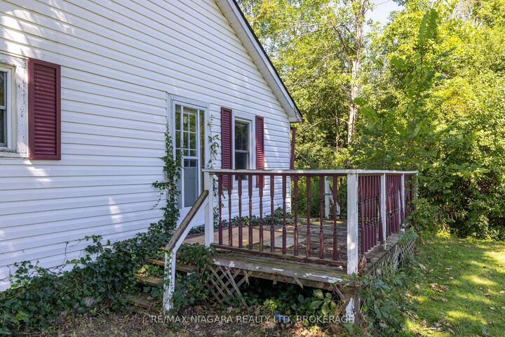 Property Photo:  30 A Avenue  ON L2A 1C9 