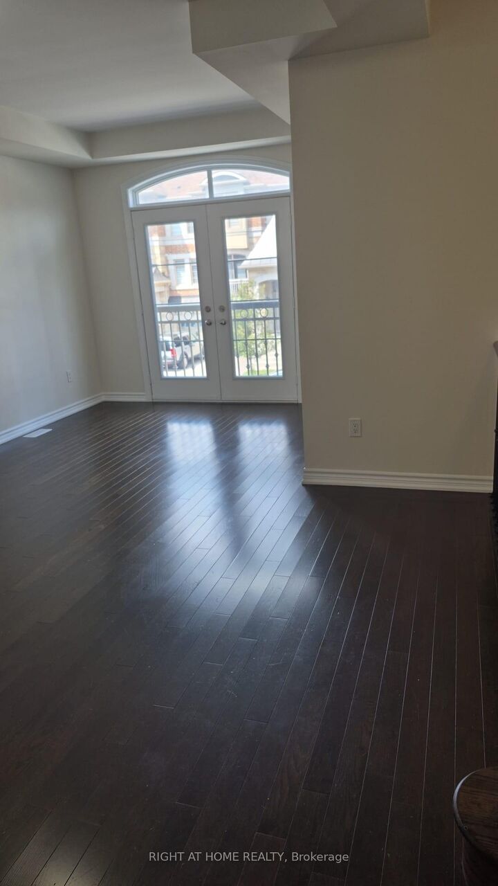 Property Photo: 133 Allegranza Avenue ON L4H 4S1