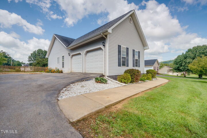 Property Photo:  727 Tavern Hill Road  TN 37659 