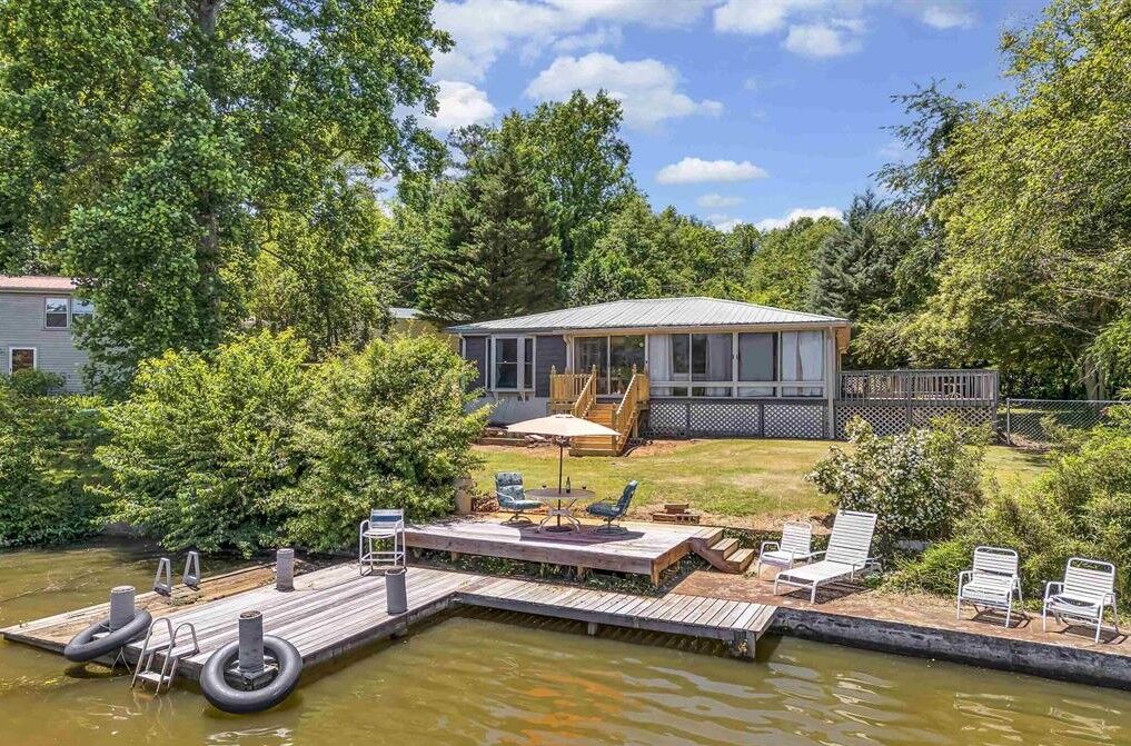 Property Photo:  501 McFalls Circle  SC 29621 