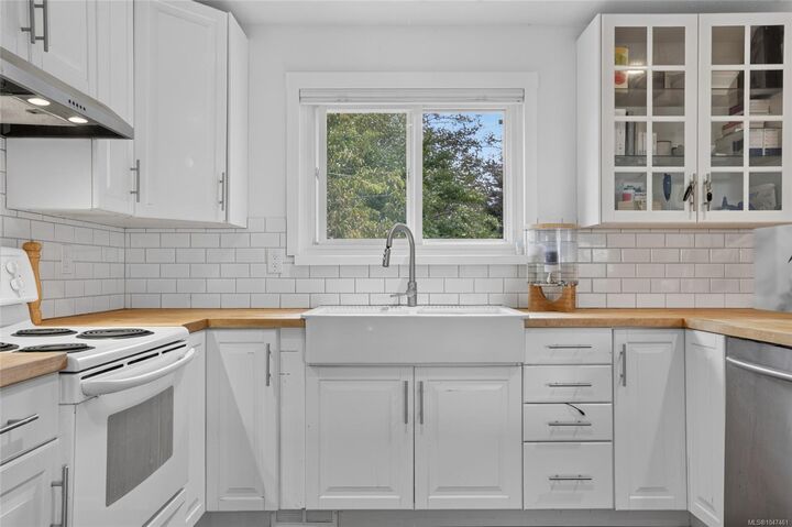 Property Photo: 568 Salish St BC V9M 3L3
