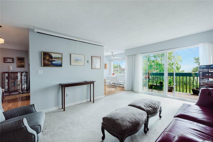 Property Photo: 1012 Collinson St #404 BC V8V 3C1