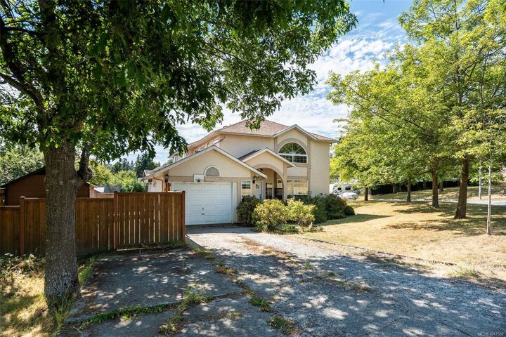 Property Photo: 637 Jolly Pl BC V8Z 6R9