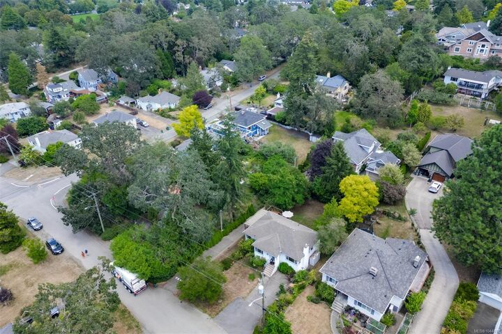Property Photo: 3835 Cumberland Rd BC V8P 3S1