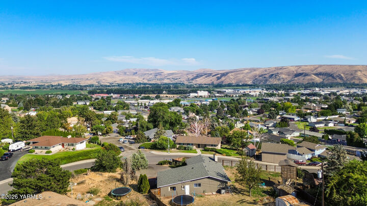 Property Photo:  70 Herlou Dr  WA 98942 