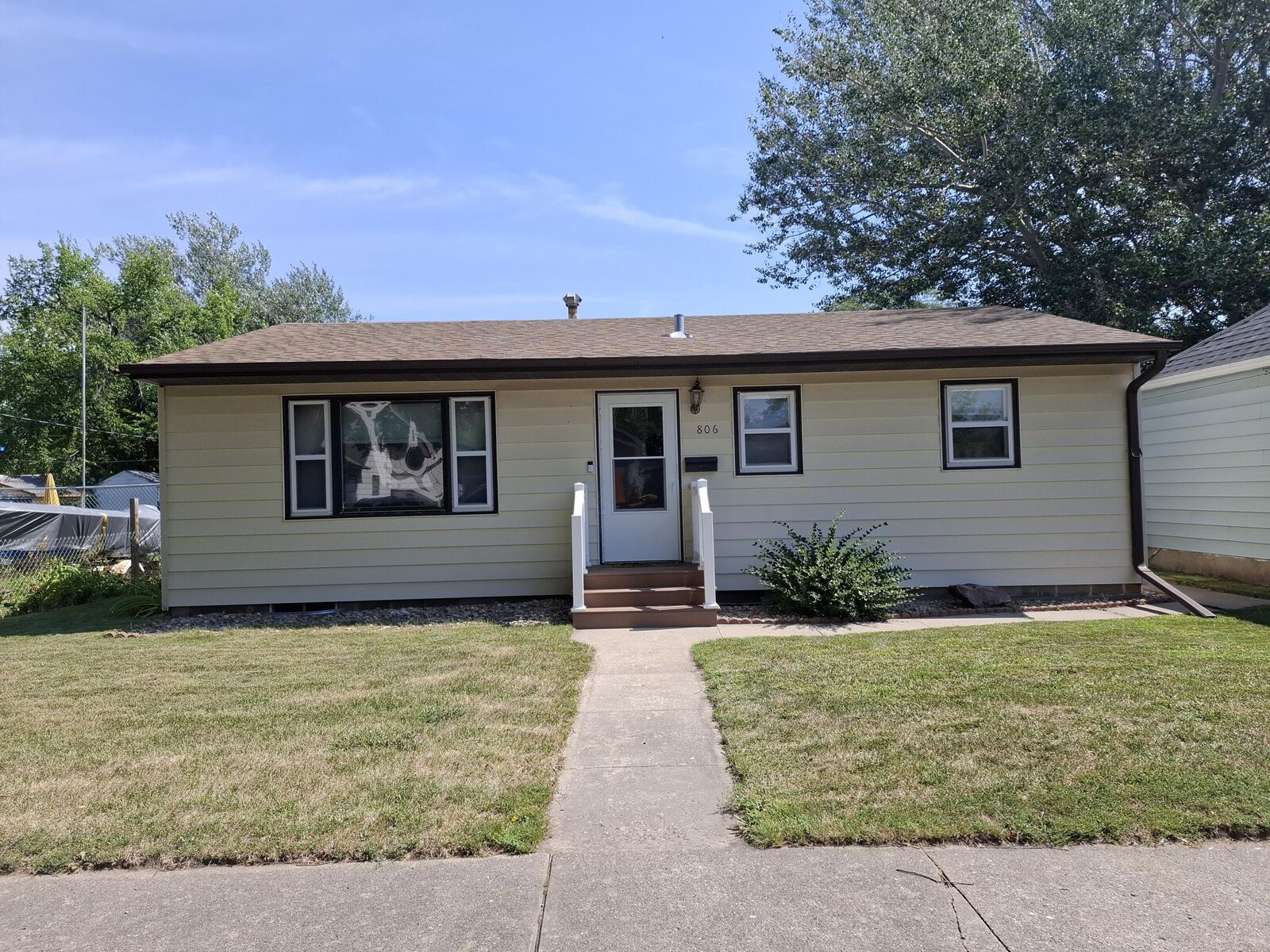 Property Photo: 806 N Arch Street SD 57401