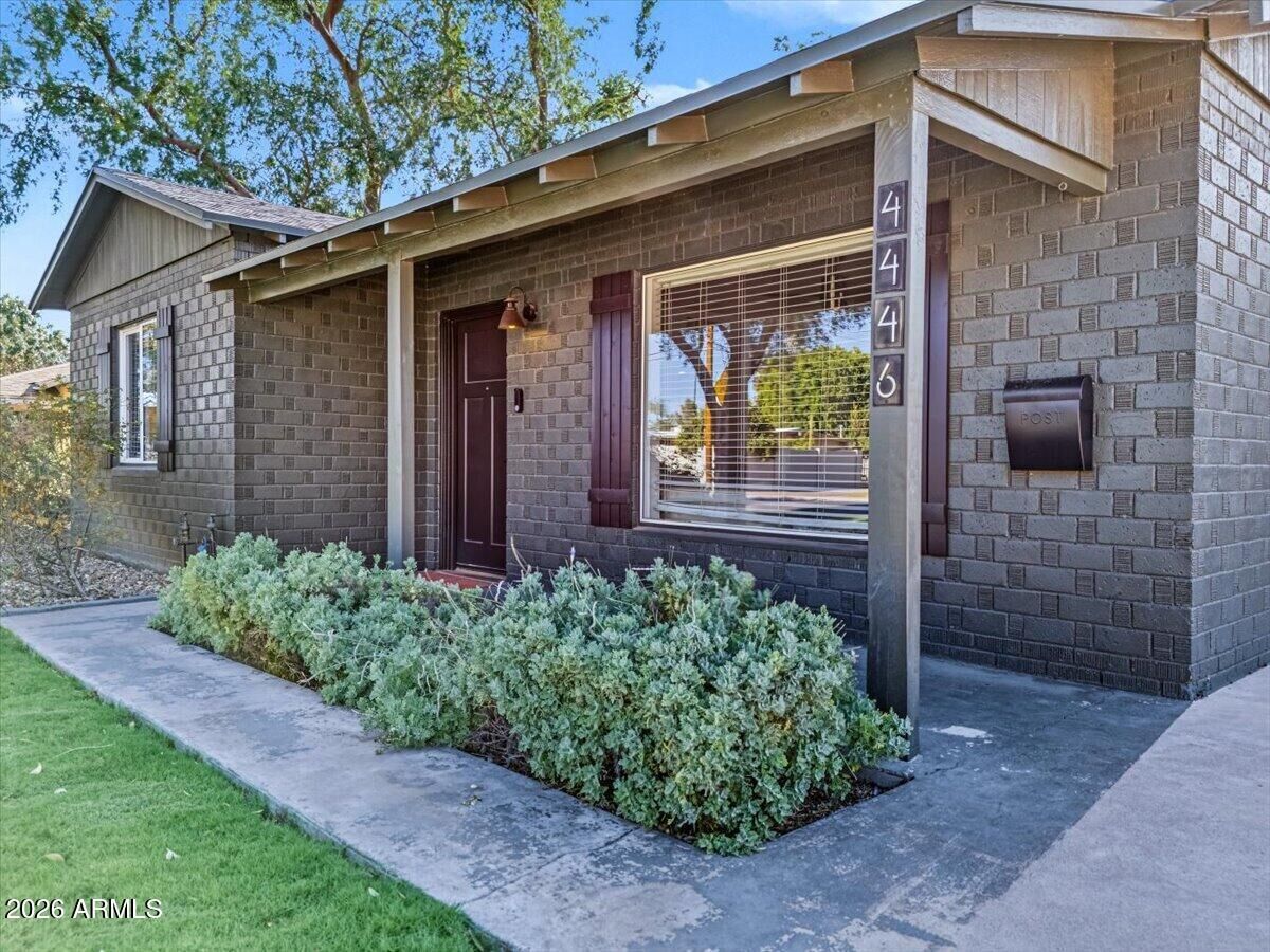 Property Photo: 4446 N 33rd Place AZ 85018