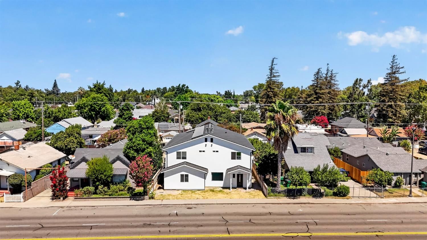 Property Photo: 423 427 E Lodi Avenue CA 95240