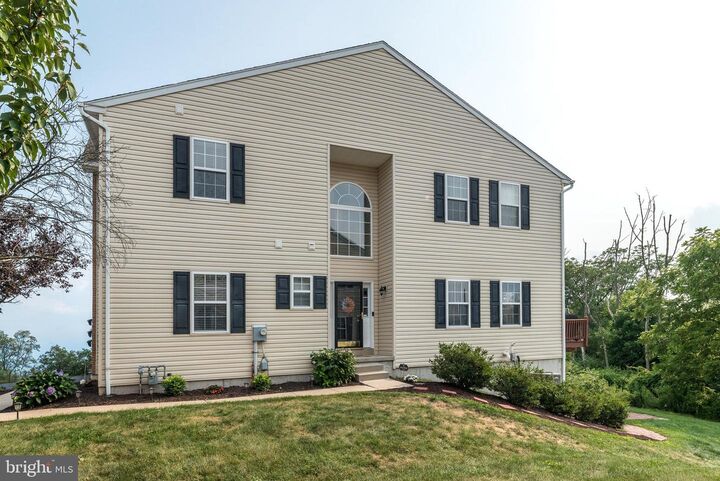 Property Photo: 85 Green View Drive PA 19464