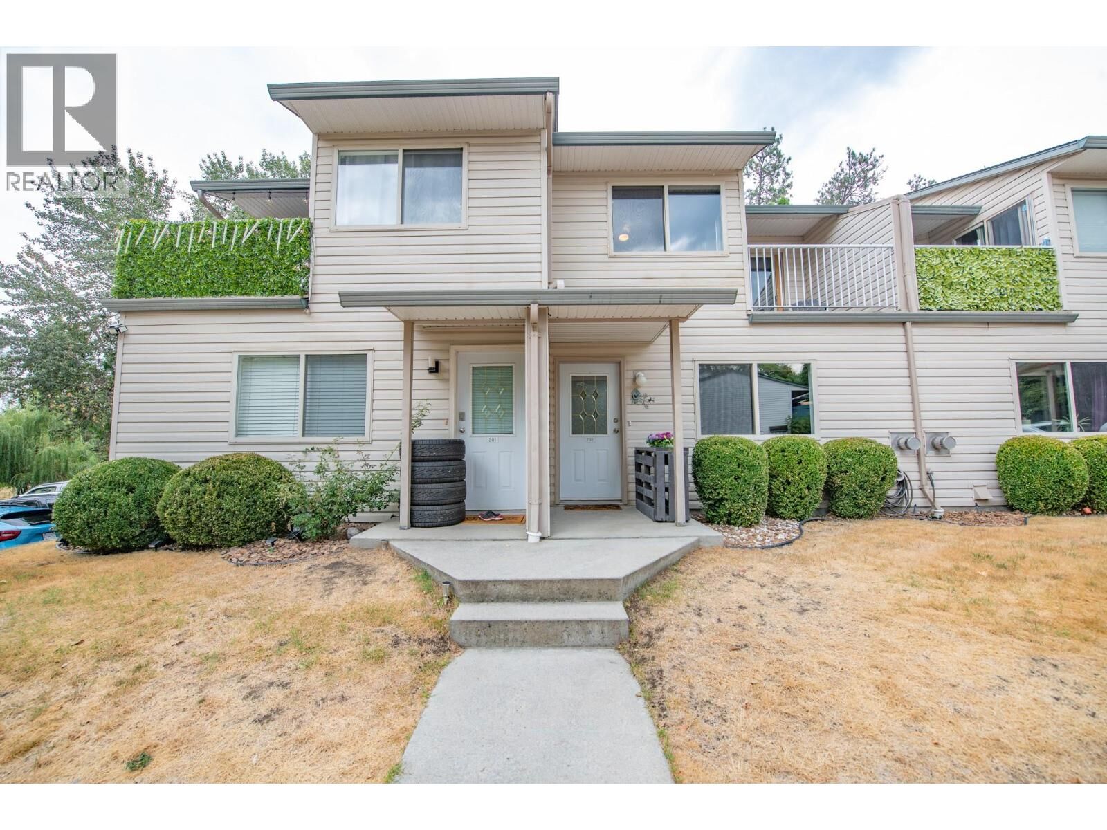 Property Photo: 1607 43 Avenue 202 BC V1T 9R9