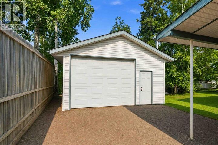 Property Photo:  25 Crescent Heights  AB T9H 1L6 