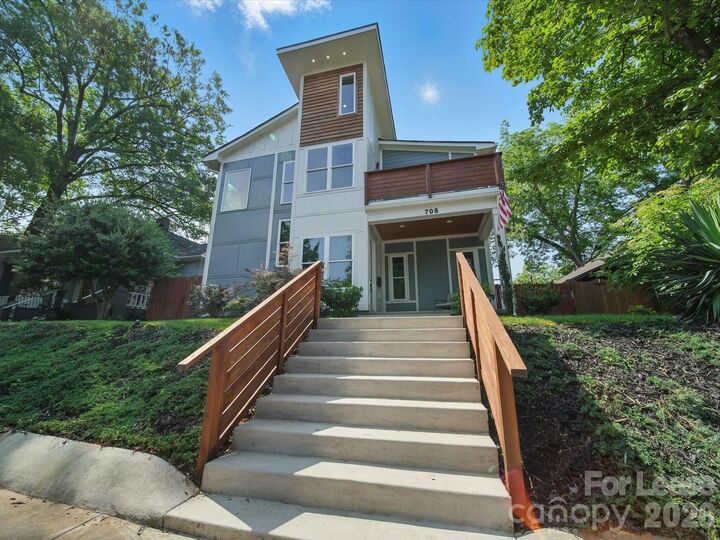 Property Photo: 708 Cross Trail Drive NC 28204