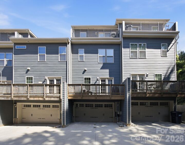 Property Photo: 1321 Queen Lyon Court NC 28205