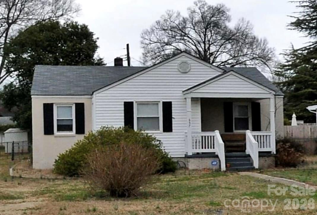Property Photo: 657 Melbourne Court NC 28209