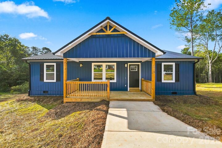Property Photo:  2953 Link Drive  NC 29630 