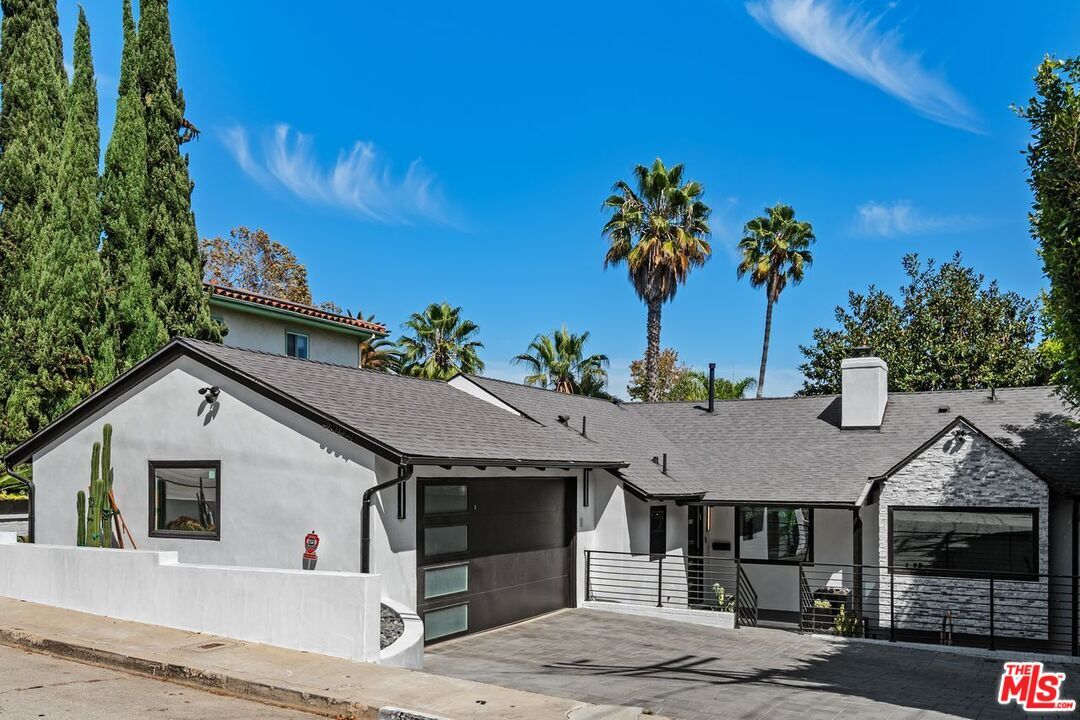 Property Photo:  3304 Shelby Dr  CA 90034 