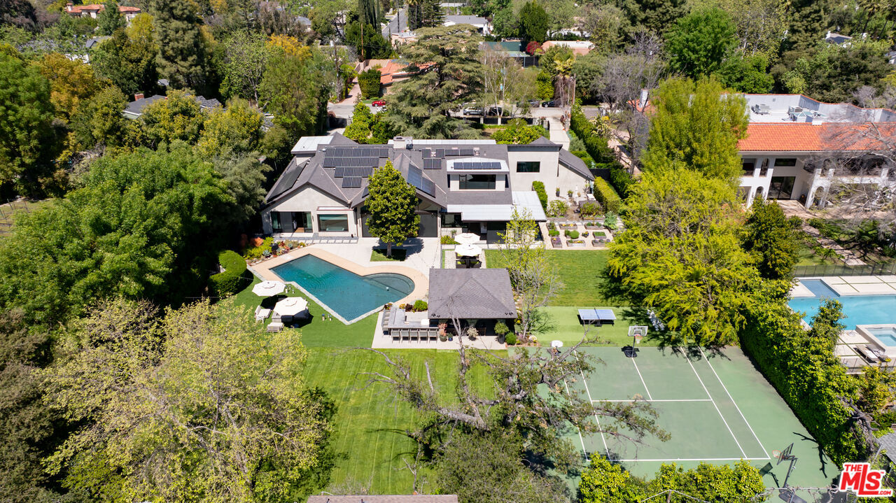 Property Photo:  17352 Magnolia Blvd  CA 91316 
