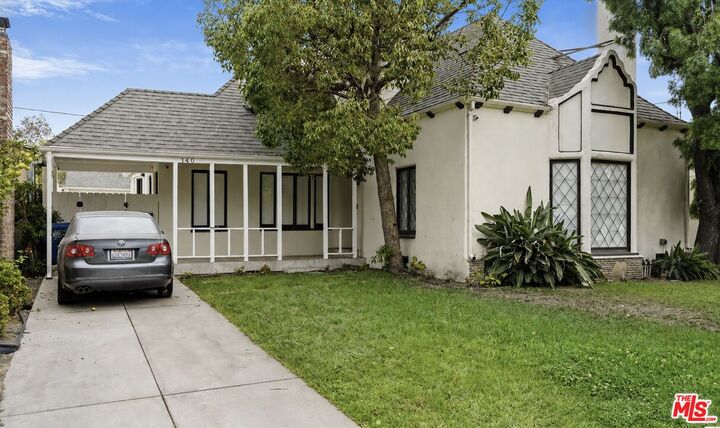 Property Photo:  140 S Gardner St  CA 90036 