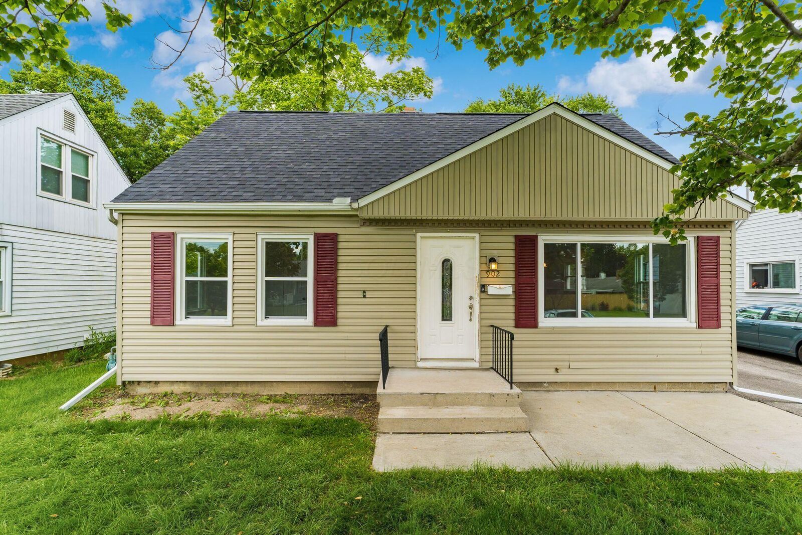 Property Photo:  902 Eastmoor Boulevard  OH 43209 