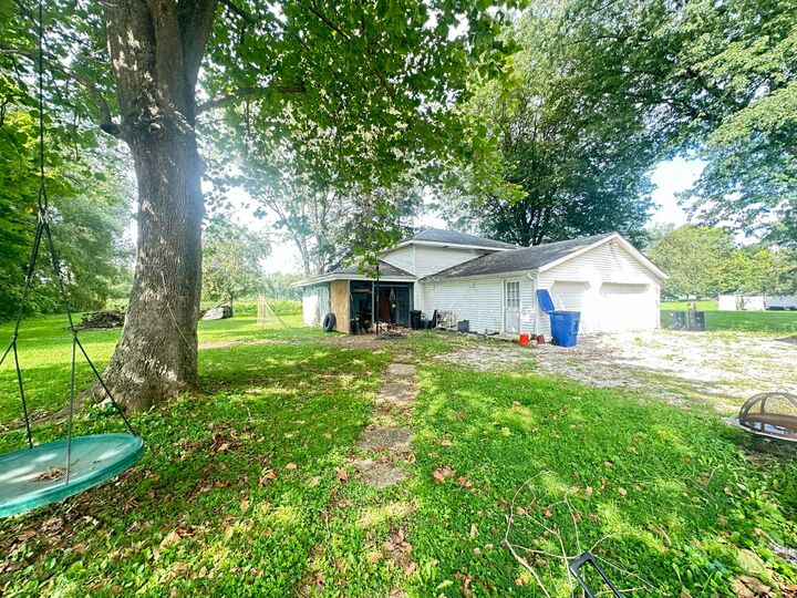 Property Photo:  5715 Chestnut Hills NE Road  OH 43055 