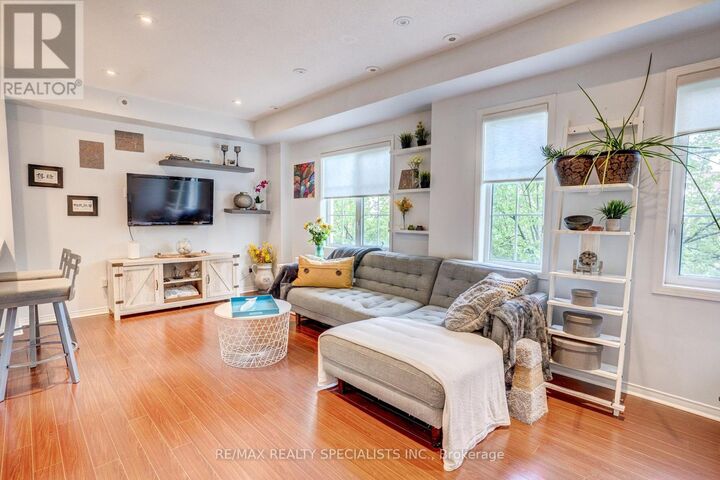 Property Photo:  615 Shoreline Drive 11  ON L5B 4K4 