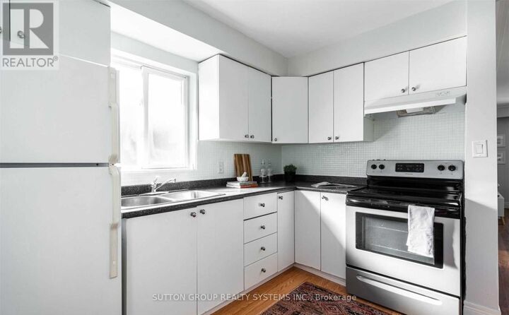 Property Photo:  465 Ashdale Avenue 3  ON M4L 2Z3 