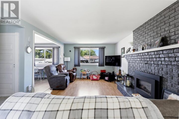 Property Photo:  440 Shannon Rd  ON P6A 4K8 