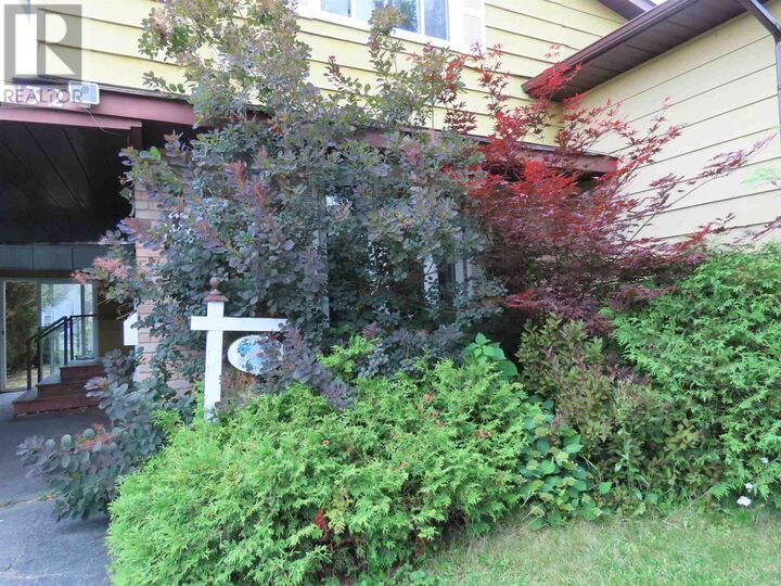 Property Photo:  32 Breton Rd  ON P6B 5W6 