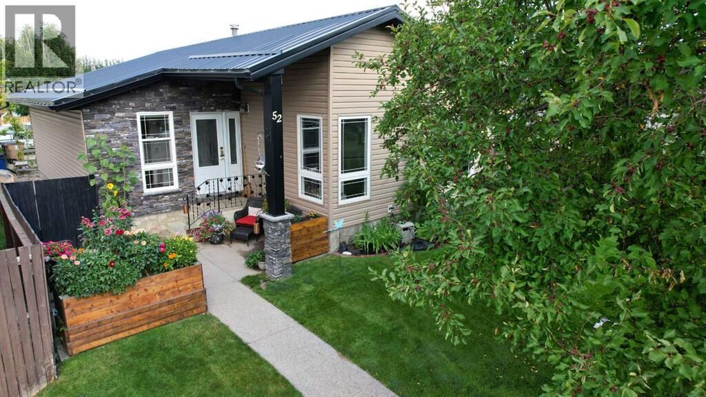 Property Photo:  52 Chinook Way West  AB T1R 0C6 